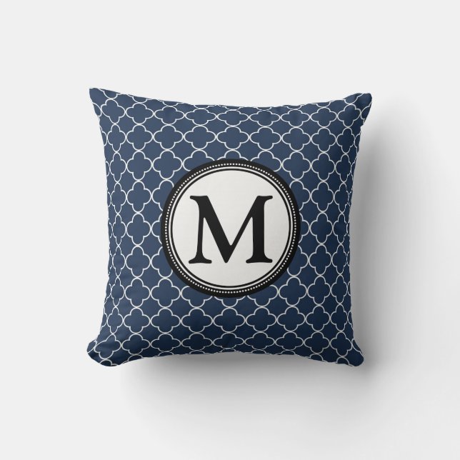 Blaues Schwarzes Quatrefoil Monogramm-dekoratives Kissen (Vorderseite)