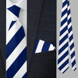 Blaues Streifen-Muster Krawatte<br><div class="desc">Blauer, weißgestrippter Patternhalsband.</div>