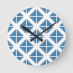 Blaues Trenddreieck-Muster Runde Wanduhr
