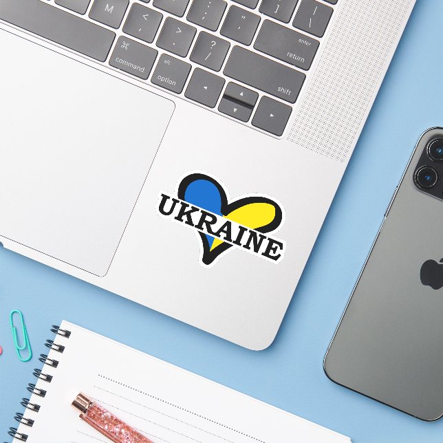 Blaues und gelbes Herz, ukrainische Flaggenfarben Aufkleber (Laptop mit iPhone)