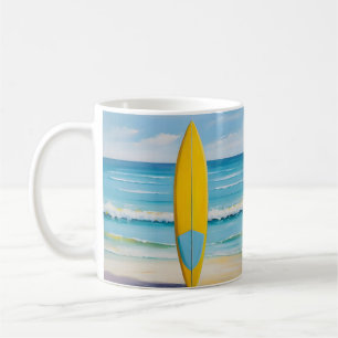 Blaues und gelbes Surfbrett am Strand Kaffeetasse
