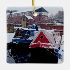 Blaues und rotes Boot Keramikornament