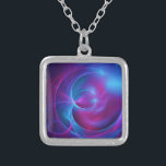 Blaues Violett und rosa Wirbles kosmisches Fraktal Versilberte Kette<br><div class="desc">Ein surreales Fraktal mit Kreise und Wirbel in lila,  violetten,  blauen und rosa Farbtönen,  das ein psychedelisches abstraktes Design schafft. Mit einer glatten Textur,  leuchtenden Farben,  tiefen Schatten und leuchtenden Lichtern ist der Weltraum kosmisch.</div>