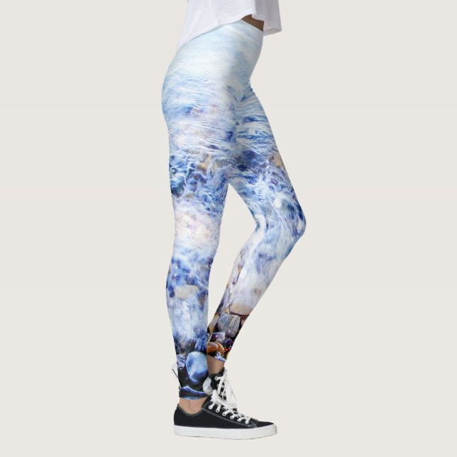 Blaues Wasser mit farbigen Steinen Leggings (Rechts)