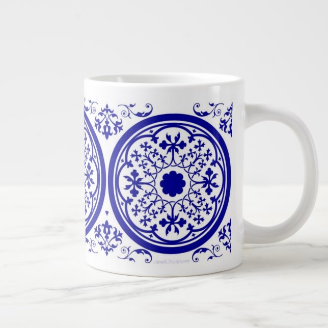 Blaues, weißes, gotisches Fliesenmuster Jumbo-Tasse (Rechts)