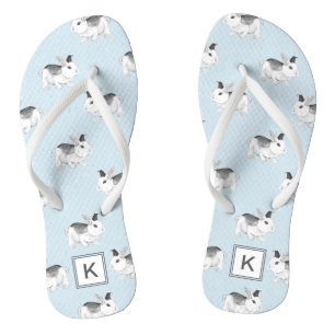 Blaugraue weiße Bunne mit Monogramm Flip Flops