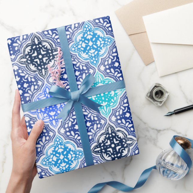 Blaulackiertes marokkanisches Fliesenmuster Geschenkpapier (Schenken)