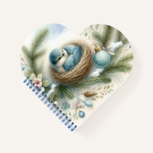 Blaumeisennest mit Ornamenten in Winterkiefern Notizbuch
