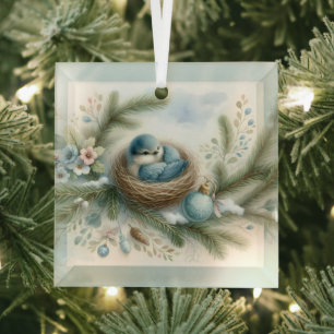 Blaumeisennest mit Ornamenten in Winterkiefern Ornament Aus Glas