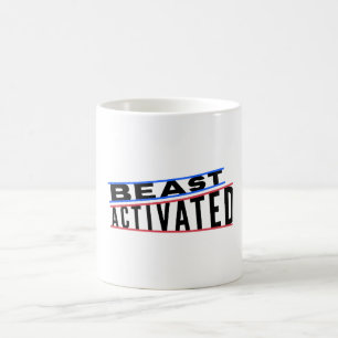Blaurot und Schwarz-Weiß-Bestie Aktivierte Tasse