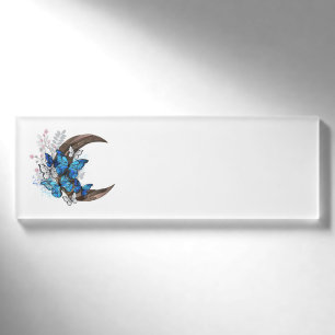 Blauschmetterlinge auf Holzhalbzeugen Namenschild