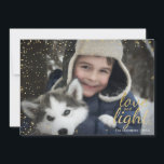 Blauu. Goldsnowy-Liebe-u. Feiertagskarte<br><div class="desc">Stilvolle und niedliche Chanukka-Feiertags-Foto-Karte ist für Ihre ganze Freunde und Familie diese Ferienzeit perfekt. Aquarell-Farbenanschläge der Eigenschaften blaue auf der Rückseite mit Goldsternen und -schneeflocken auf der Rückseite. Die Front hat Goldschneeflocken und Gold "Liebe und Licht." Fertigen Sie den Text mit Ihrem Familiennamen und dem Jahr besonders an und lagern...</div>