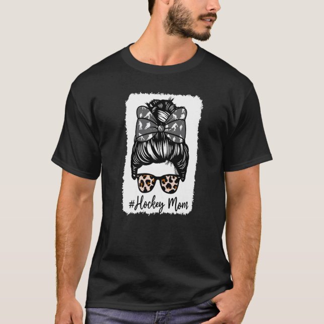 Bleached Life Hockey Mom Leopard Messy bun Glasses T-Shirt (Vorderseite)