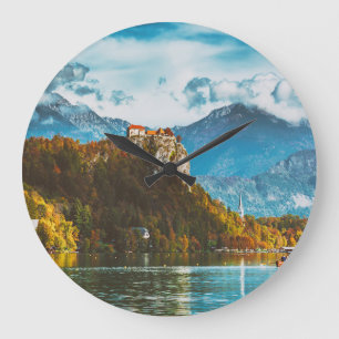 Bled Castle: Slowenischer Cliff-Blick. Große Wanduhr