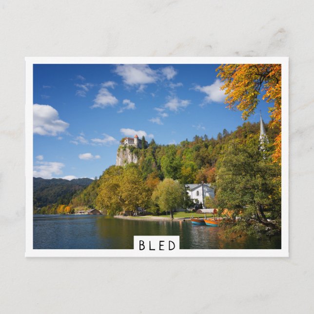 Bled See mit Bäumen in Herbstfarben in Slowenien Postkarte (Vorderseite)