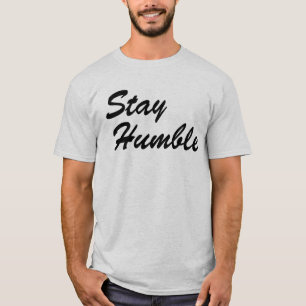 Bleib Bescheiden - Einfache Elegante Kursivschrift T-Shirt