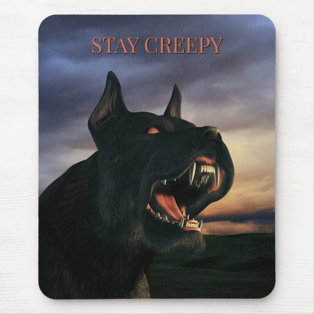 Bleib gruselig. Großer, schwarzer Hund Mousepad (Vorne)