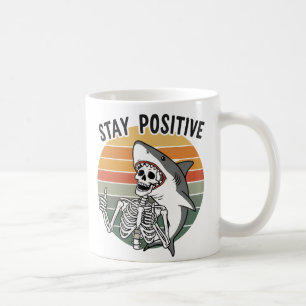 Bleib positiv Totenkopf Hai Sonnenuntergang Kaffeetasse