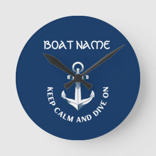 Bleib ruhig und tauche weiter, Anker Marineblau Runde Wanduhr