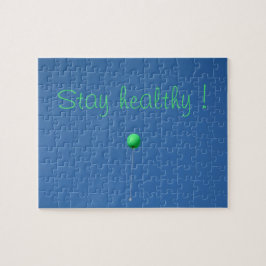 Bleibe gesund mit grünem Ballon am Himmel