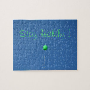 Bleibe gesund mit grünem Ballon am Himmel