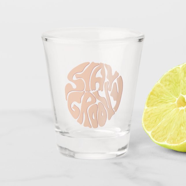 Bleibe Groovy Retro Beige Schnapsglas (Vorderseite)