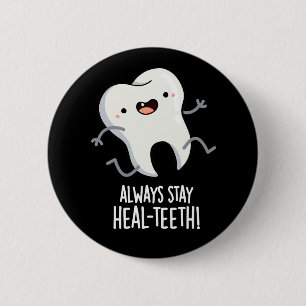 Bleibe immer die Heilzähne Funny Tooth Pun Dark BG Button