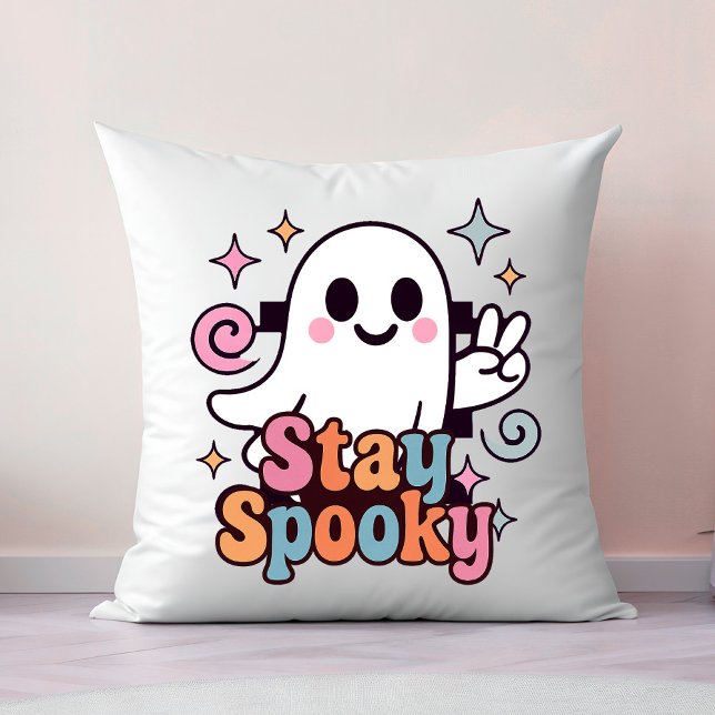 Bleibe Spooky Groovy Ghost Retro Pastel Halloween Kissen (Celebrate Halloween season in style with this groovy ghost stay spooky design.)