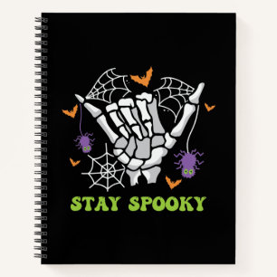 Bleibe Spooky Halloween Skeleton Hand Notizbuch