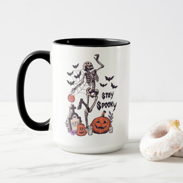 Bleibe Spooky Halloween Skeleton Spider Bat Pumpki Tasse (Mit Donut)