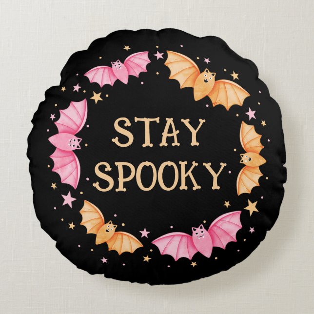 Bleibe Spooky Niedlich Bats Pastel Halloween Rundes Kissen (Vorderseite)