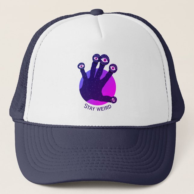 Bleibe Weird Funny Strange Creepy Truckerkappe (Vorderseite)