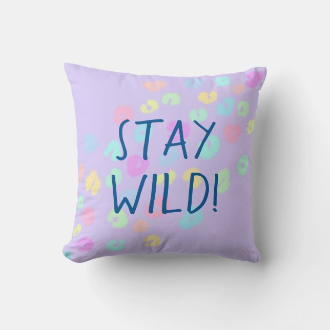 "Bleibe Wild!" Pastel Rainbow Leopard Print Kissen (Vorderseite)
