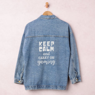 Bleiben Sie ruhig und spielen Sie ein lustiges wei Jeansjacke