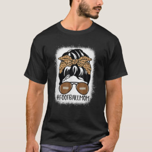 Bleiche Football-Mama mit Leopard T-Shirt