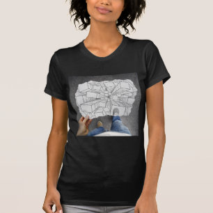 Bleistift gegen Kamera - Schwindel T-Shirt