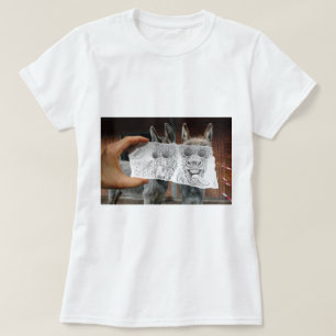 Bleistift gegen Kamera - verrückte Esel T-Shirt