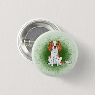 Blenheim Cavalier King Charles Spaniel auf Green Button