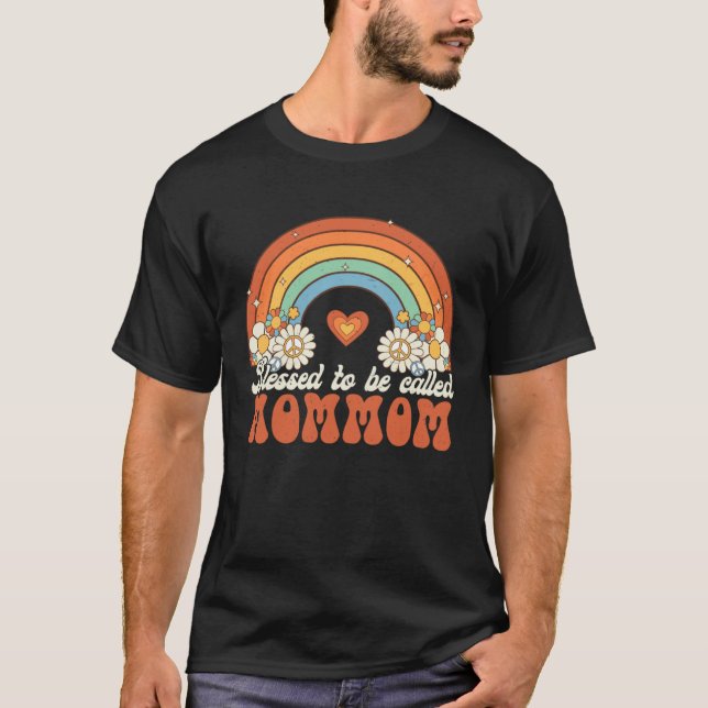 Blessed To Be Called Mommom Groovy Rainbow Mothers T-Shirt (Vorderseite)