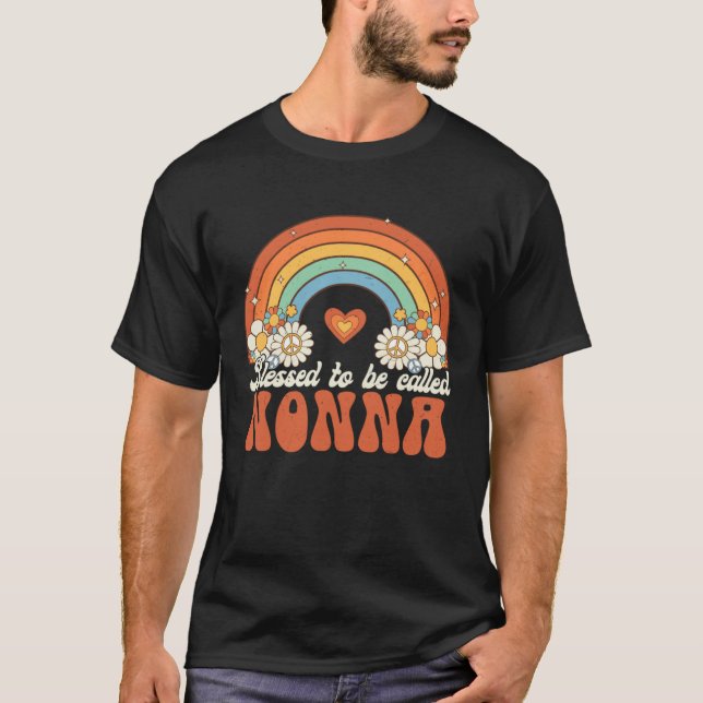Blessed To Be Called Nonna Groovy Rainbow Mothers  T-Shirt (Vorderseite)