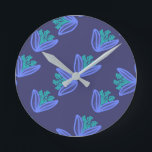 Bleu modern flowers runde wanduhr<br><div class="desc">Blue flowers modern trendy clock pattern .</div>