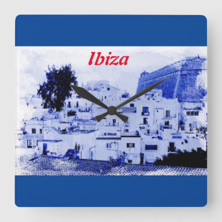 Blick auf das alte Ibiza auf der Wanduhr