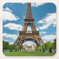 Blick auf den Eiffelturm vom Champ de Mars-Park