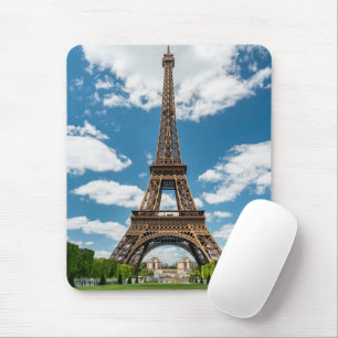 Blick auf den Eiffelturm vom öffentlichen Park Cha Mousepad