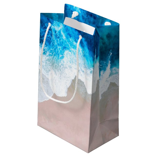 Blick auf den Strand Kleine Geschenktüte (Rückseite Schrägansicht)