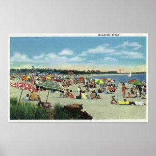 Blick auf den überfüllten Strand von Craigville Poster