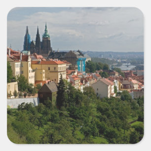 Blick auf den Veitsdom, Prag, Tschechien Quadratischer Aufkleber