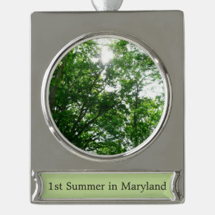 Blick auf die Bäume des Sommers Banner-Ornament Silber