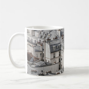 BLICK AUF DIE STADT WÄHREND DES TAGES KAFFEETASSE