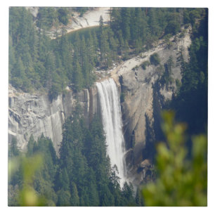 Blick auf die Vernalfälle von Glacier Point, CA Fliese